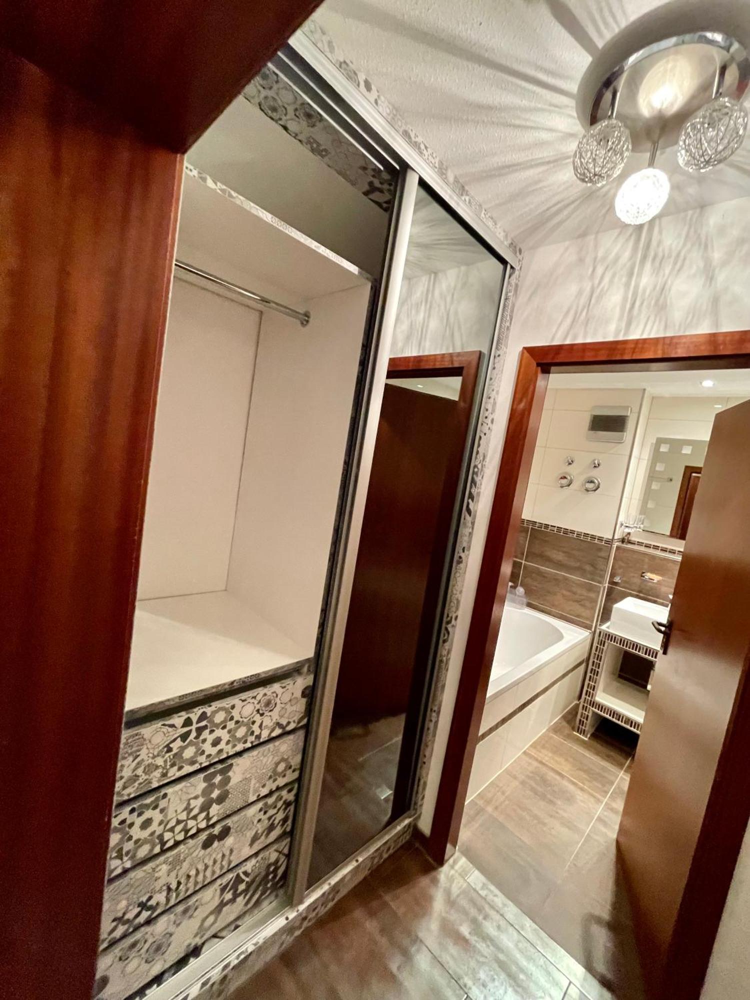 Wunderschoenes 2 Zimmer Apartment Zentrum Goldstadt 포르츠하임 외부 사진