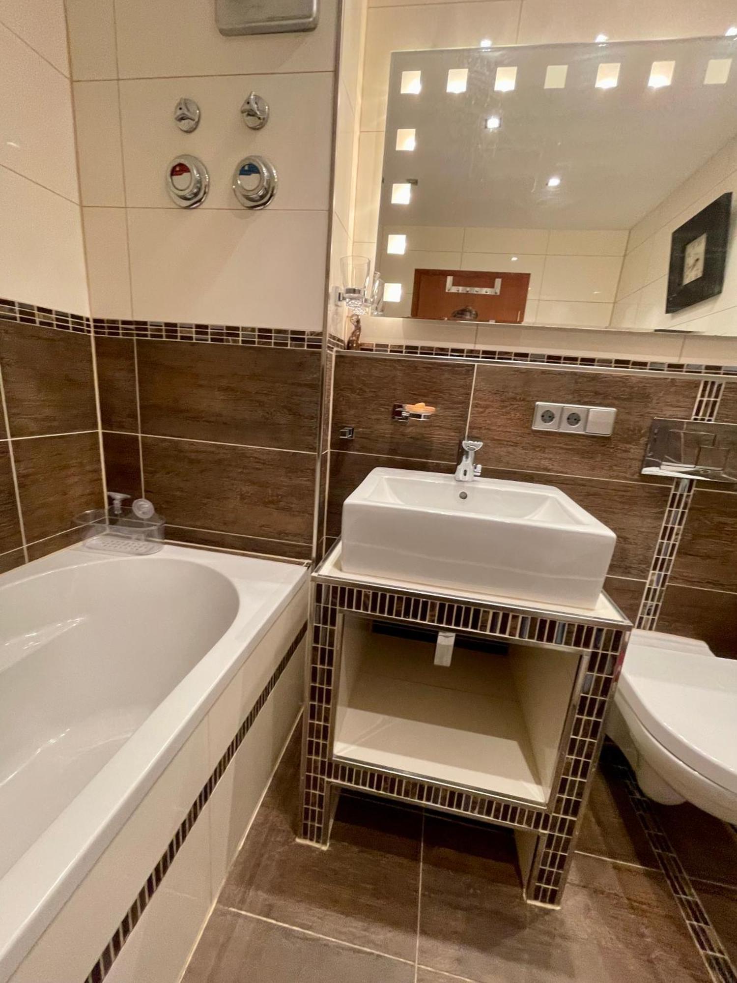 Wunderschoenes 2 Zimmer Apartment Zentrum Goldstadt 포르츠하임 외부 사진